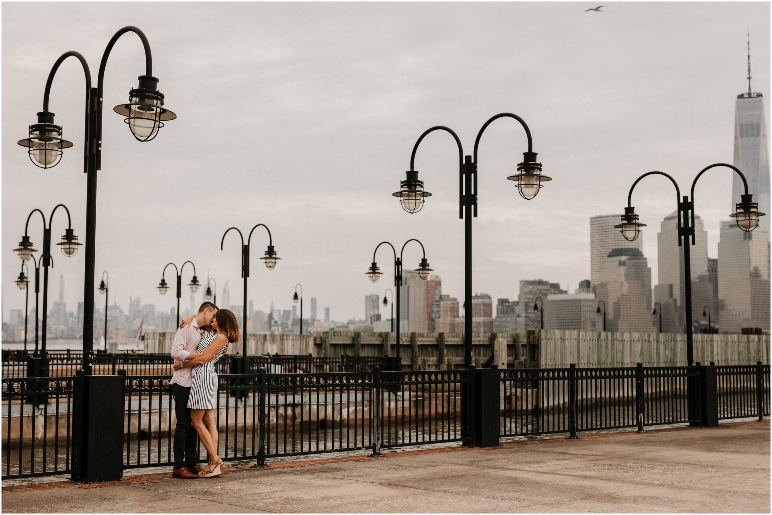 couple kissing in front of new york city skyline